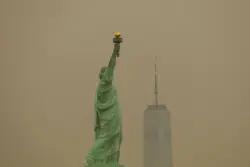 Fumaça de incêndios atingem cidades dos EUA e Canadá