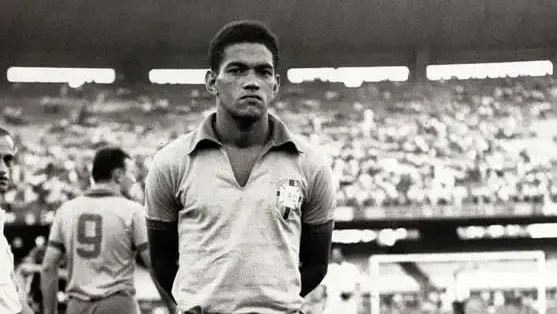 Antes de Balogun, Garrincha já teve expulsão perdoada na Copa