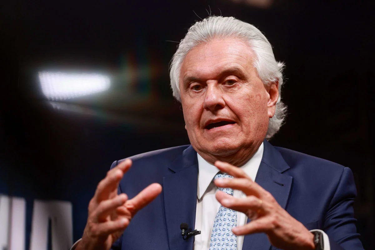 ‘Pai que protege filho’: Caiado compara Lulinha a Flávio Bolsonaro