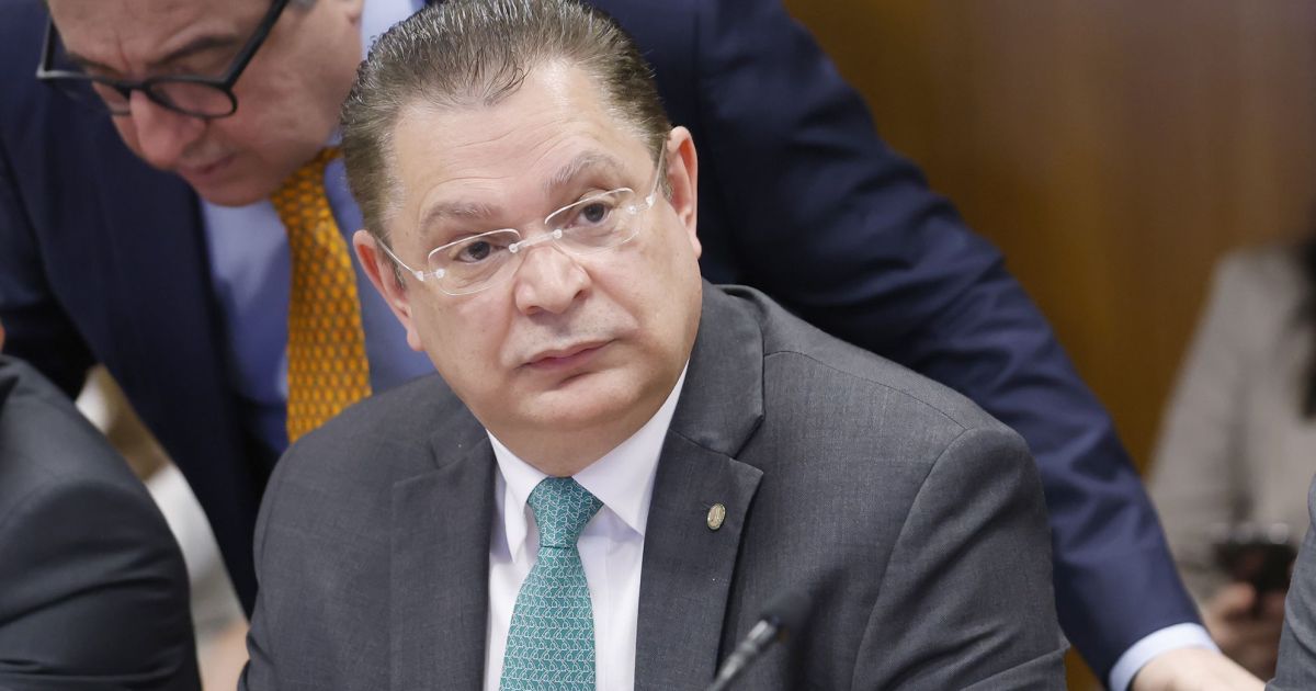 PF suspeita de escritura falsa para justificar R$ 470 mil com Sóstenes PF suspeita de escritura falsa para justificar R$ 470 mil com Sóstenes