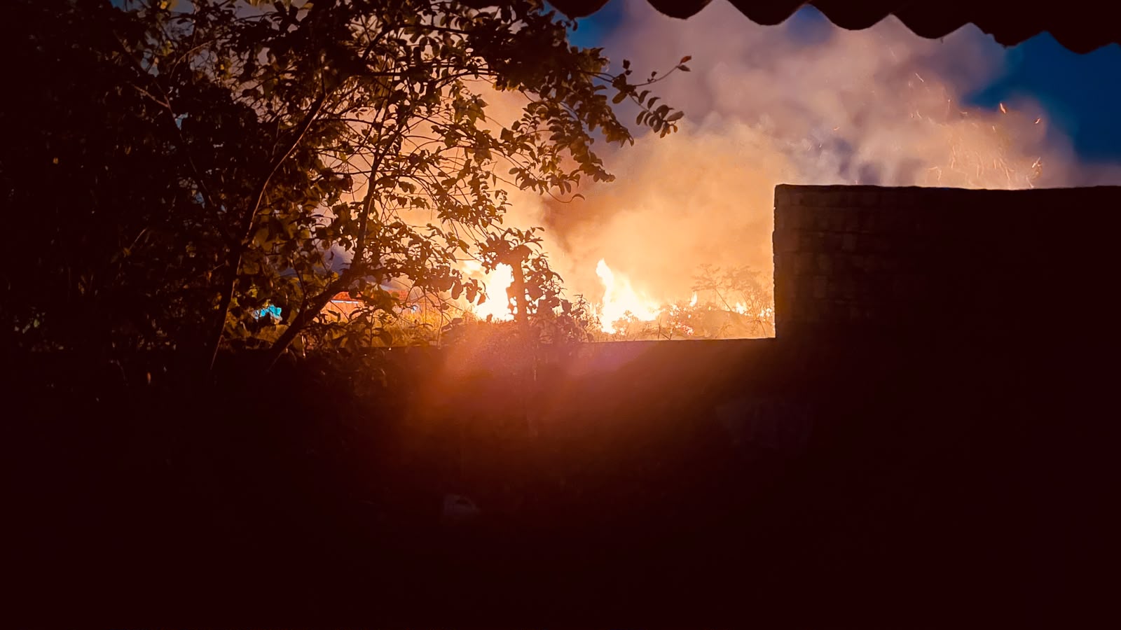Incêndio em vegetação atinge grandes proporções em Rio Branco