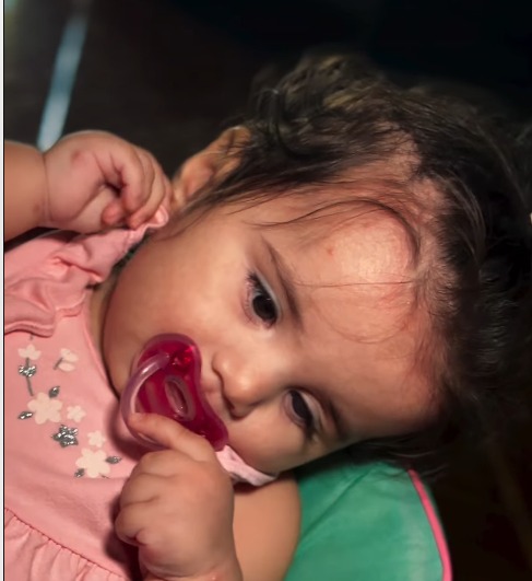 Mãe pede ajuda para bebê de 11 meses não perder a visão