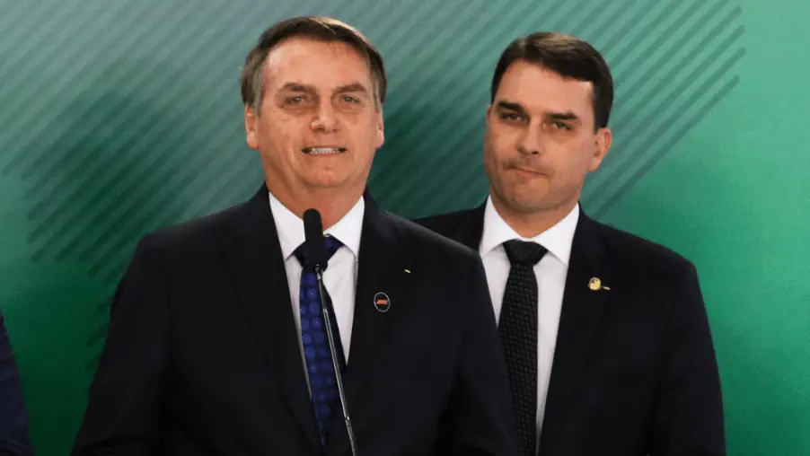 Bolsonaro não está submetido a uma “pena de silêncio”, diz especialista