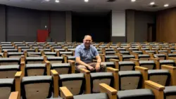 Joabe Lira acompanha instalação de poltronas na nova Câmara