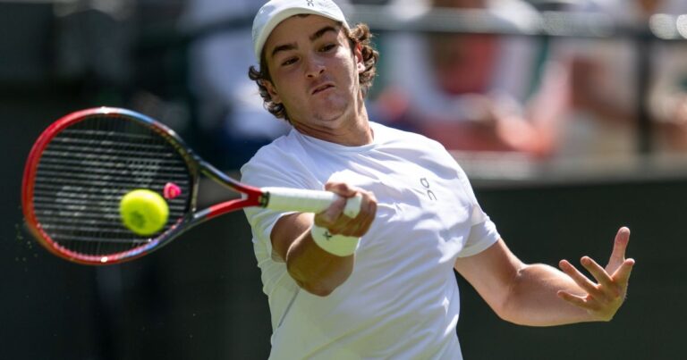 João Fonseca repete campanha de 2025 e não consegue ir além em Wimbledon