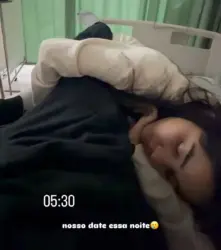No hospital, João Gomes mostra companhia da esposa e brinca: “Nosso date essa noite”