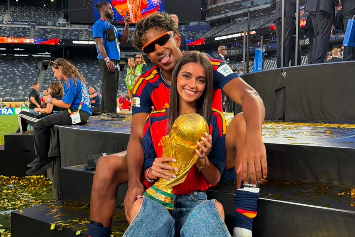 Namorada de Lamine Yamal celebra bicampeonato da Espanha na Copa