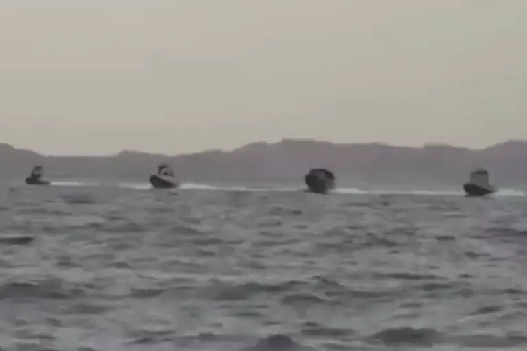 Irã fecha Estreito de Ormuz por tempo indeterminado após disparar contra navio