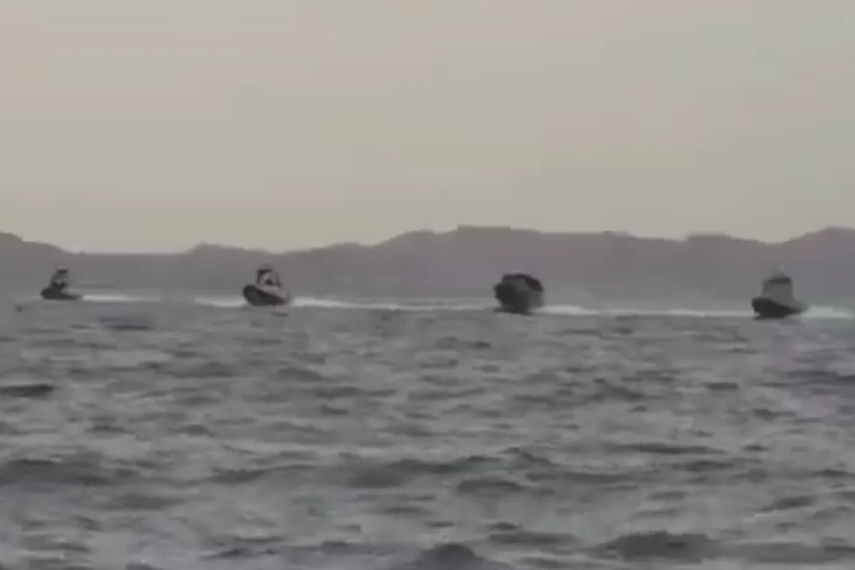 Irã fecha Estreito de Ormuz por tempo indeterminado após disparar contra navio Irã fecha Estreito de Ormuz por tempo indeterminado após disparar contra navio