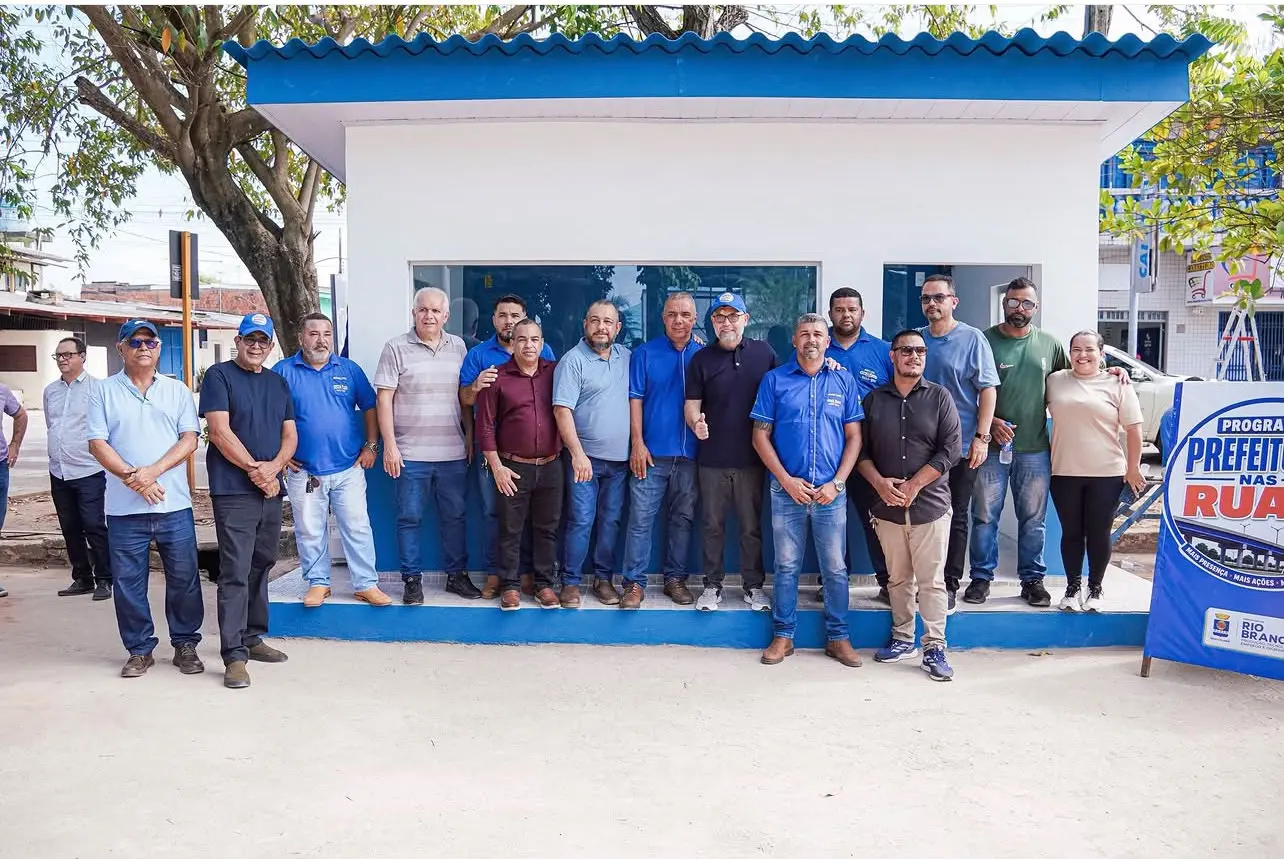 Leoncio Castro celebra construção de ponto de táxi no Cidade Nova