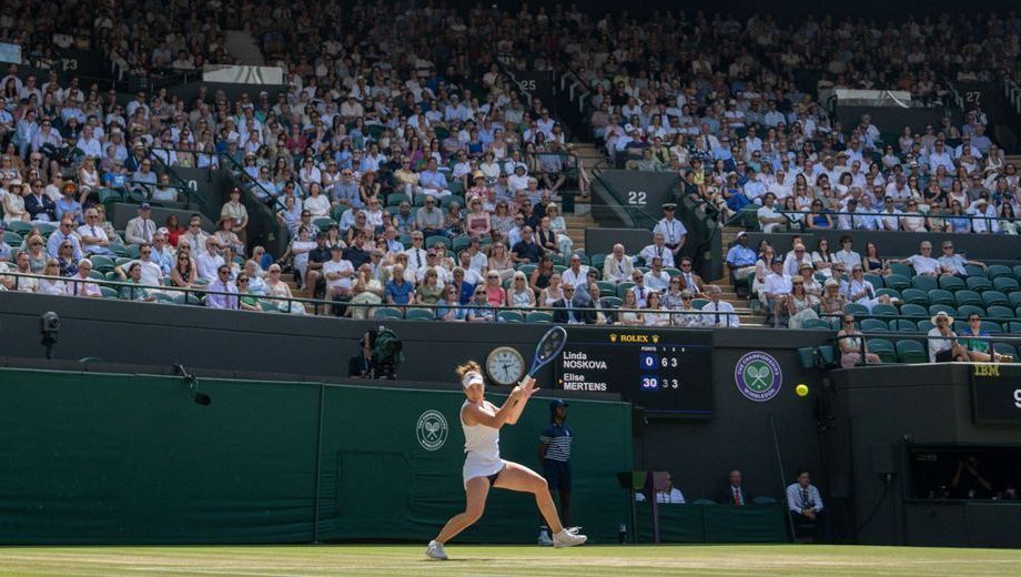 Noskova vence Mertens e vai à semifinal inédita de Wimbledon Noskova vence Mertens e vai à semifinal inédita de Wimbledon