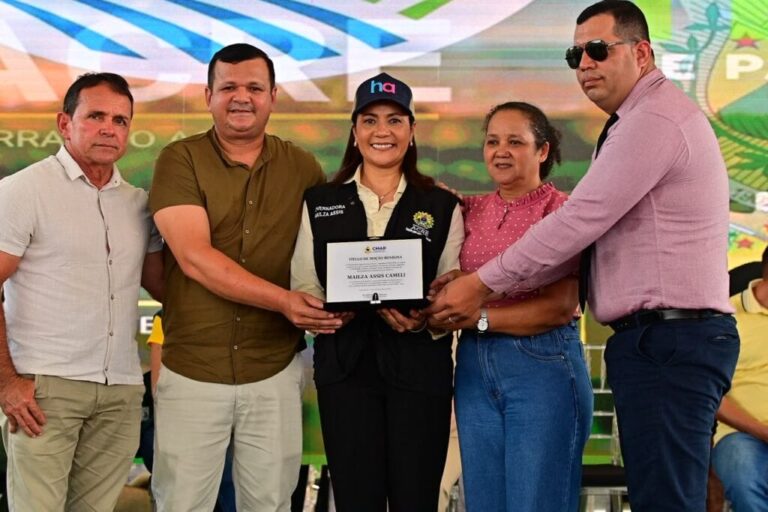 Mailza recebeu uma homenagem da Câmara de Vereadores