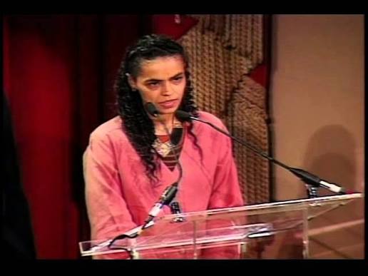 Marina Silva relembrou a homenagem recebida em 1996 com o Prêmio Goldman, reconhecimento internacional por sua atuação em defesa da Amazônia e das reservas extrativistas.