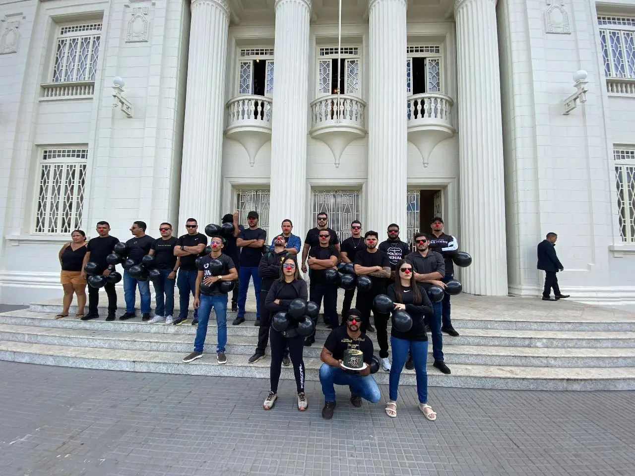Os manifestantes cobram a nomeação dos aprovados