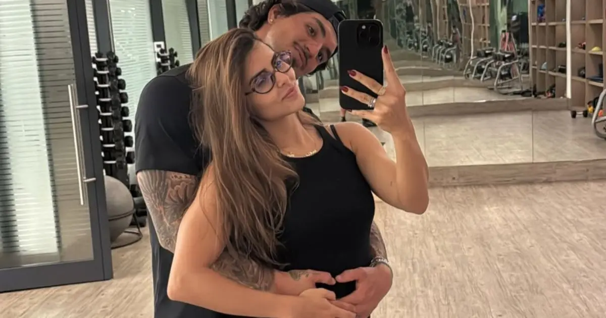 Mãe de Medina dá aval após surfista pedir Isabella Arantes em casamento Mãe de Medina dá aval após surfista pedir Isabella Arantes em casamento