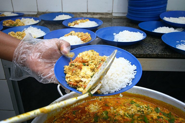 Prefeitura inicia compra de proteínas para reforçar merenda em escolas