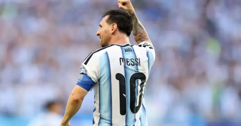 Scaloni diz que Messi será o melhor enquanto quiser jogar: “É uma máquina”
