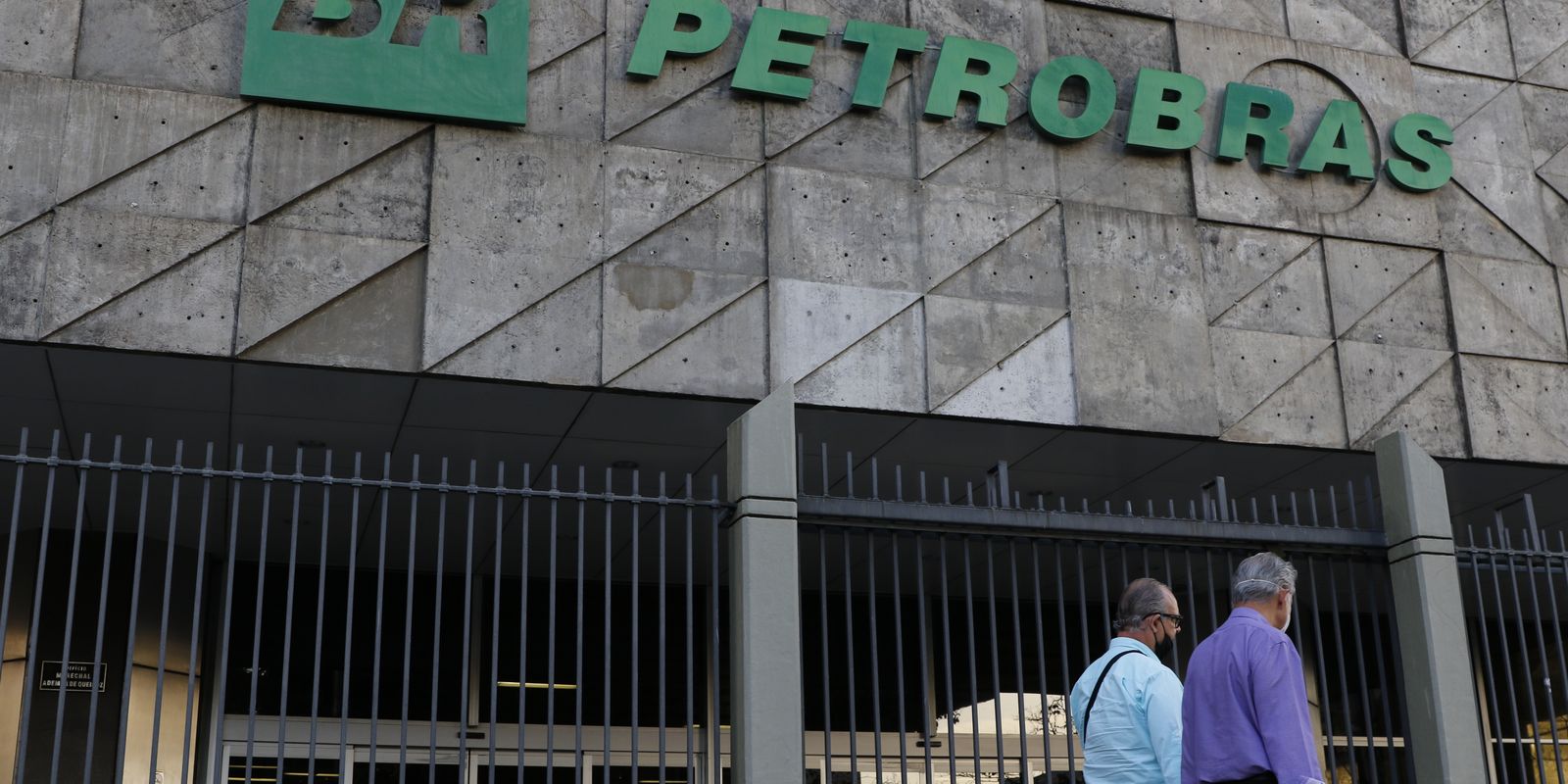 Com alívio da guerra, Petrobras reduz preço do querosene de aviação Com alívio da guerra, Petrobras reduz preço do querosene de aviação