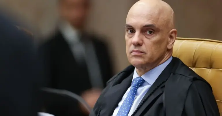 Moraes aguarda defesa de Bolsonaro explicar divulgação de carta por Flávio