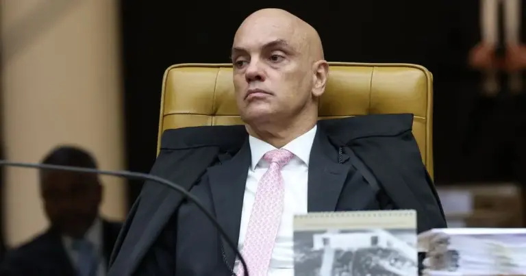 Moraes pede para PGR se manifestar sobre laudos das joias de Bolsonaro
