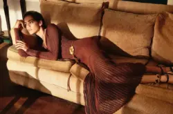 Vestidos midi ganham destaque na temporada Pre-Resort 27