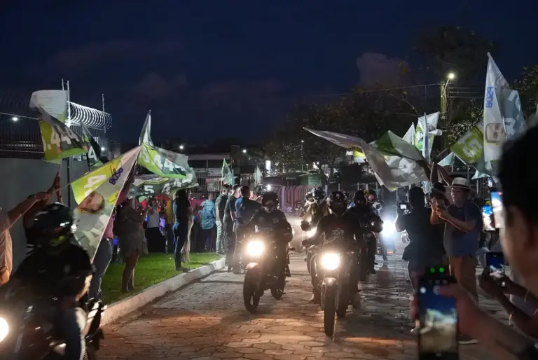 Os participantes seguiram em motociata até o local do evento