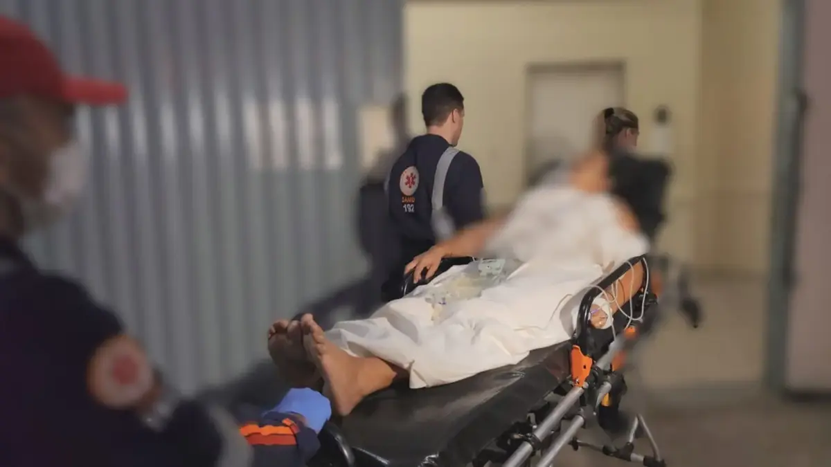 Mulher é baleada acidentalmente por espingarda e é transferida para Rio Branco