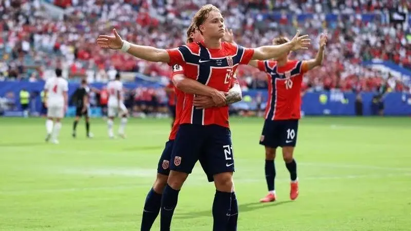 Autor de gol da Noruega já foi condenado por vídeo ilegal com menores Autor de gol da Noruega já foi condenado por vídeo ilegal com menores