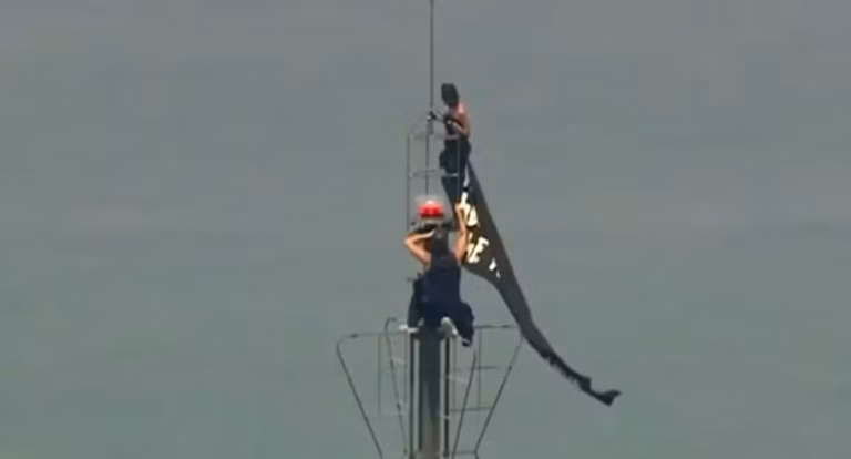 Protesto em antena do Empire State termina com pedido de casamento