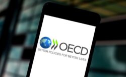 OCDE: Desemprego segue em mínima histórica, mas salário não recupera perda