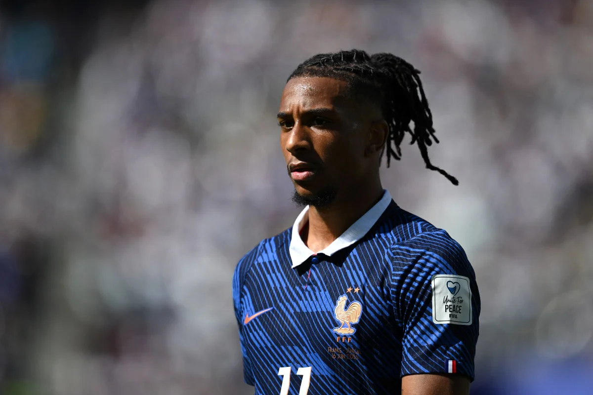 Ex-namorada acusa o jogador Michael Olise de abandono parental