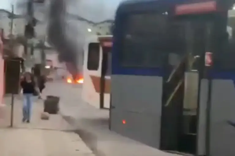 Ônibus são sequestrados e usados como barricadas em operação no Rio