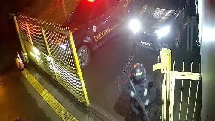 Operação prende suspeito na Bolívia por assalto milionário em avião no RS