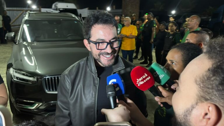 Antes de subir ao palco, Padre Fábio de Melo se declara ao Acre