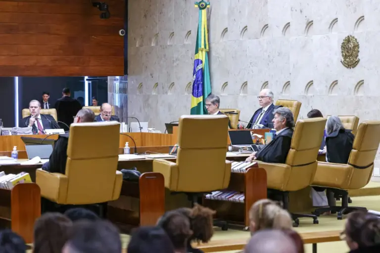 Tribunais ignoram limite de penduricalhos e pagam salários de até R$ 1 milhão
