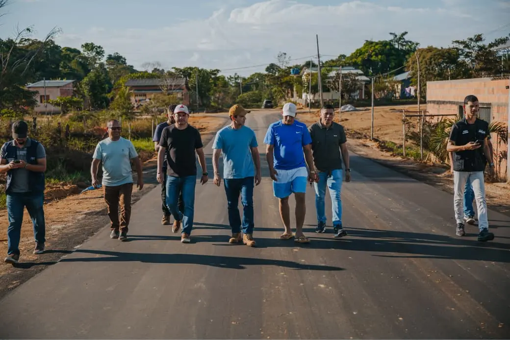 Cruzeiro do Sul asfalta mais de 800 me de acesso ao Complexo de Esportes