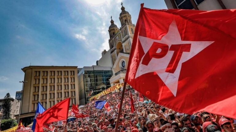 Católicos do PT publicam carta criticando transformar igreja em palanque