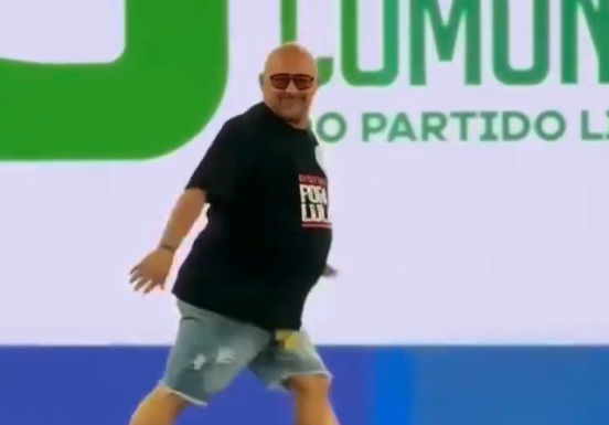 Influenciador conhecido por “passinho” participa de evento do PL