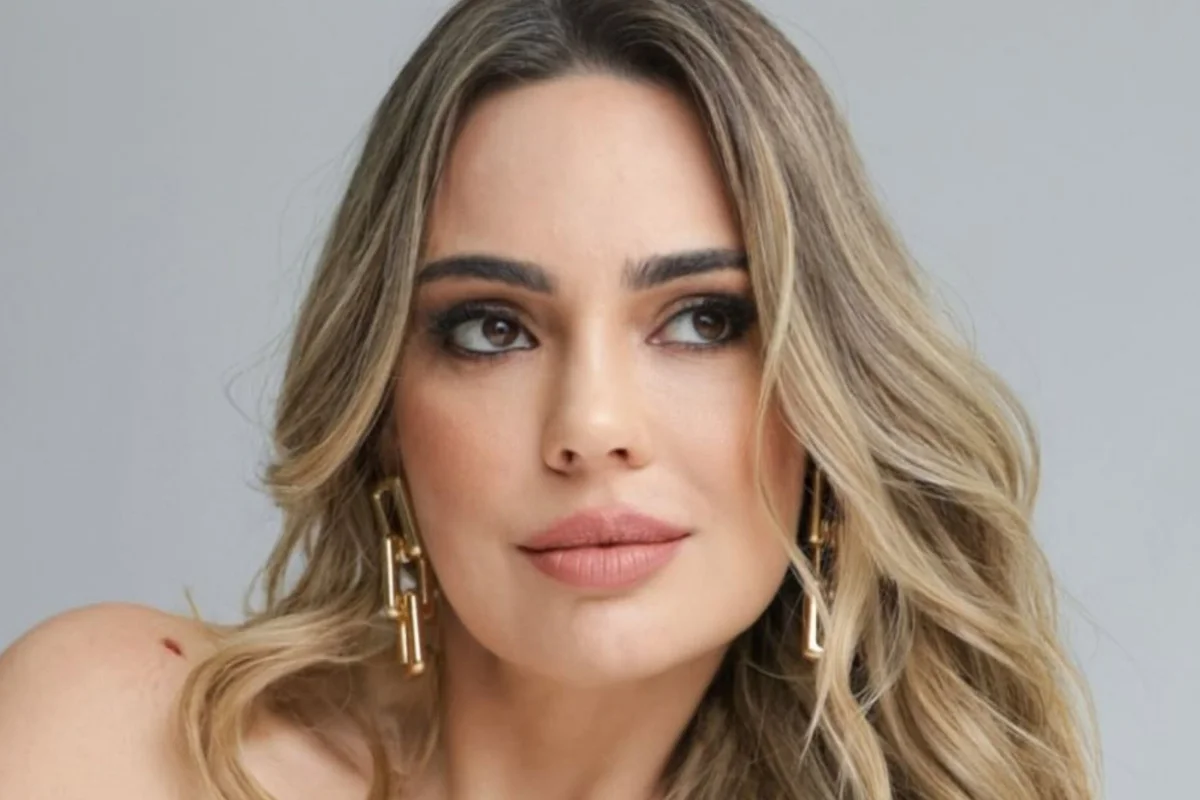 Sheherazade é expulsa de carro de aplicativo em rua deserta após pedir para mudar de rádio