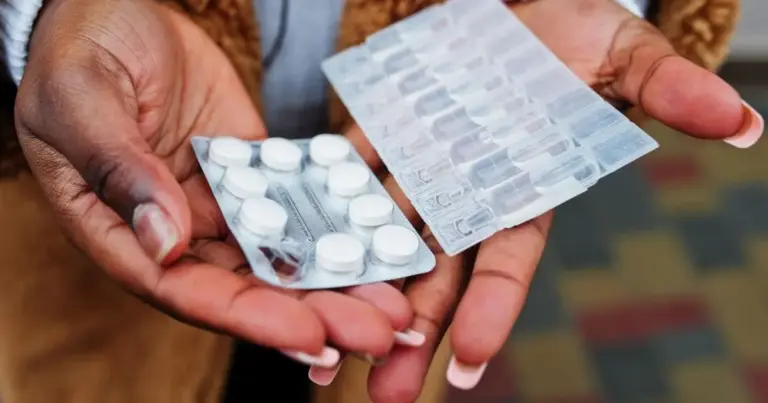 Quem deve ter cautela com reposição hormonal na menopausa? Kalil explica