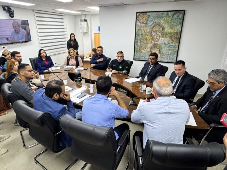 Sindicatos da Saúde e Governo debatem erros em pagamentos na Aleac