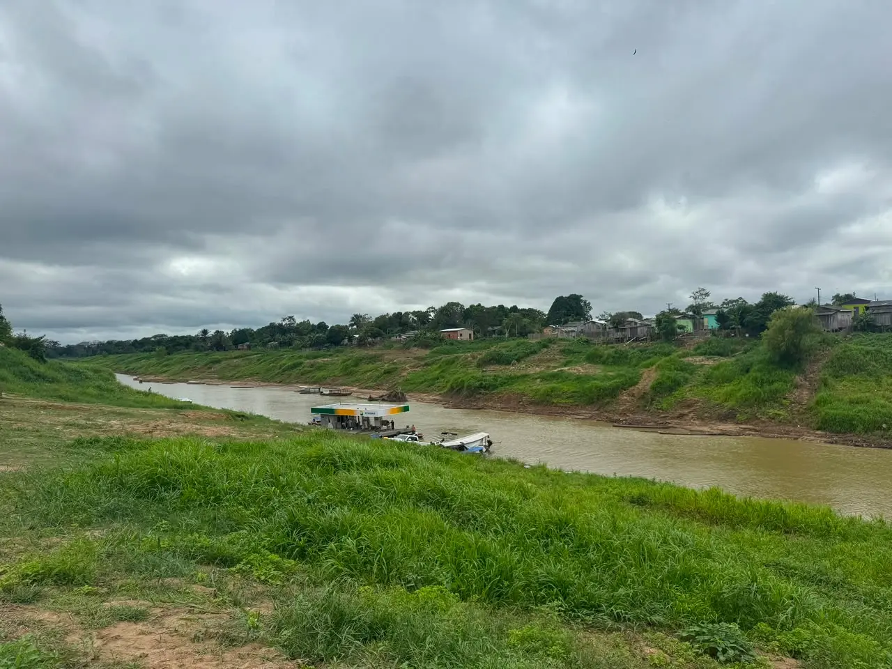 Rio Iaco continua baixando e atinge apenas 1,5 metro em Sena Madureira