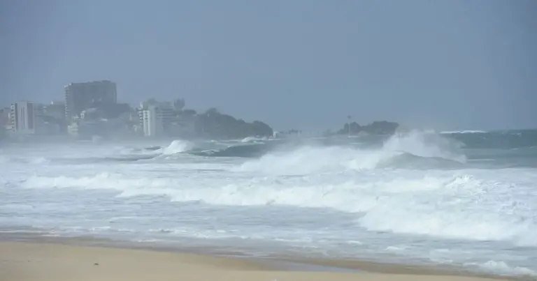 Rio terá virada no tempo e ressaca com ondas de até três metros