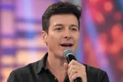 Rodrigo Faro vira réu em processo de aposentada por propaganda