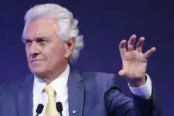 Após carta de Bolsonaro, Caiado diz que Flávio "explora figura do pai"