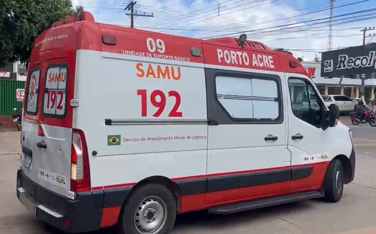 Colisão entre duas motos deixa mulher em estado grave e dois feridos