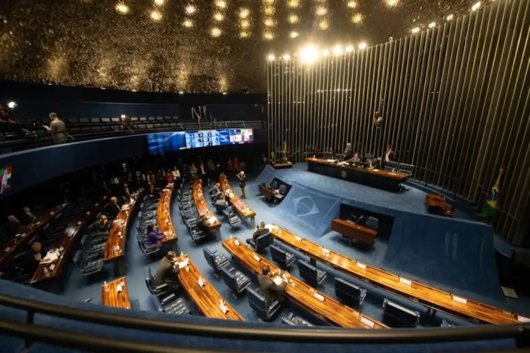 Senado aprova projeto do "Pix Pensão" para automatizar cobrança de atrasados