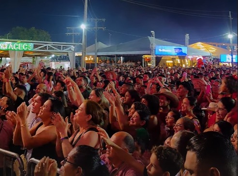 Show de Padre Fábio de Melo reúne multidão na Expoacre Juruá 2026 Show de Padre Fábio de Melo reúne multidão na Expoacre Juruá 2026