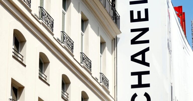 Chanel adquire histórica camisaria francesa Charvet