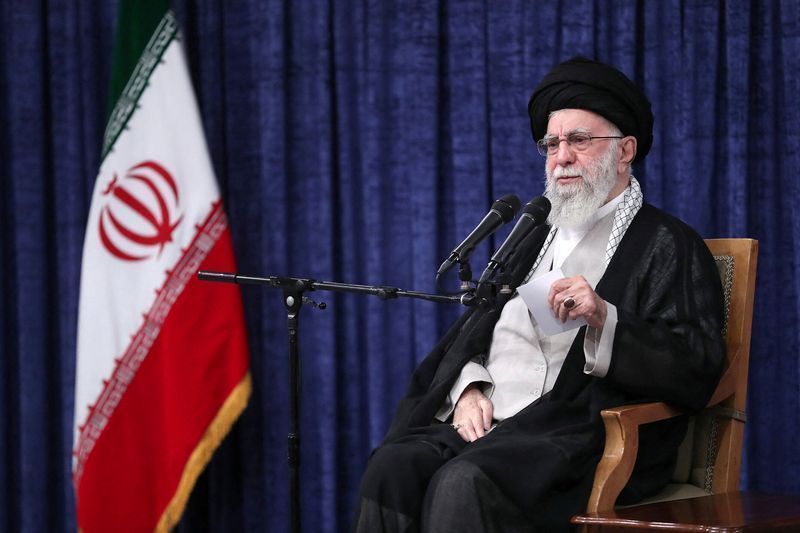 Imagens mostram caixão com o corpo de Ali Khamenei Imagens mostram caixão com o corpo de Ali Khamenei